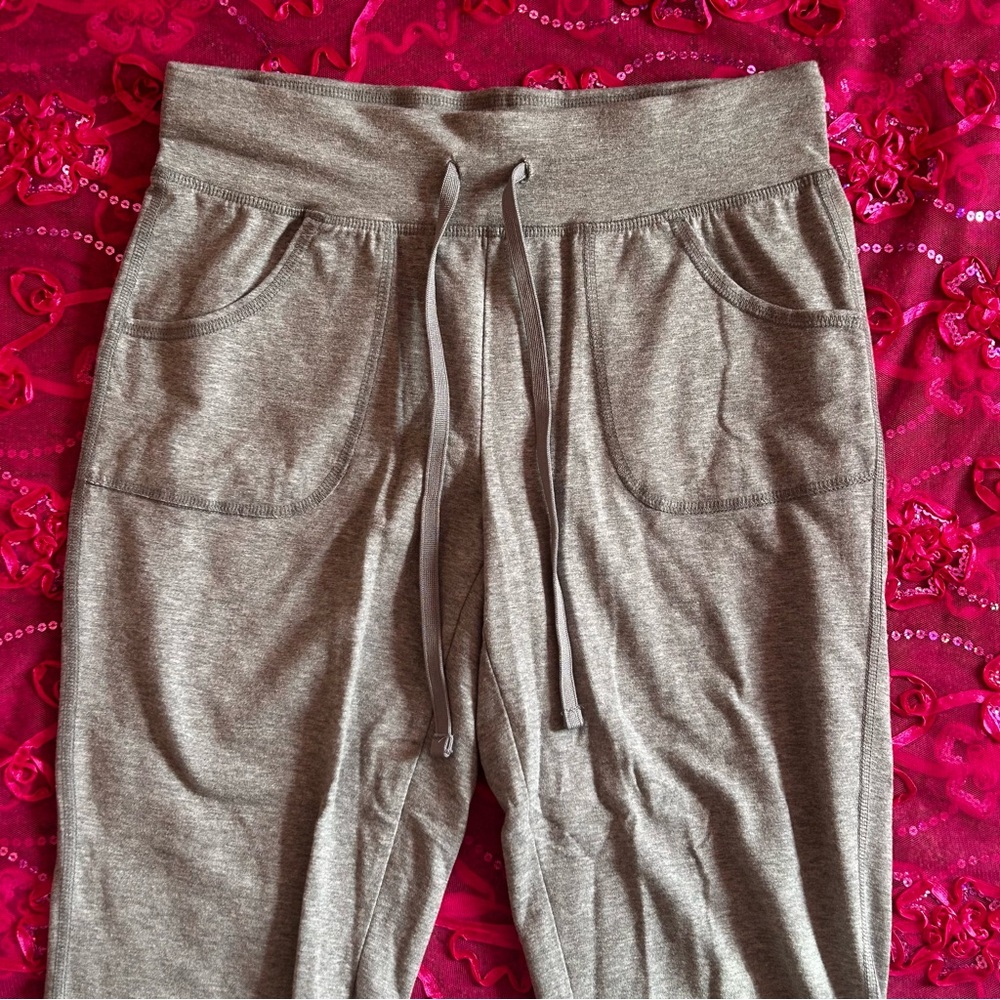 light gray athletic works capri workout pants - Picture 4 of 6